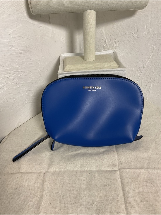 Kenneth Cole Handbags - Kenneth Cole New York Blue Leather Made in Italy Toiletry Clutch